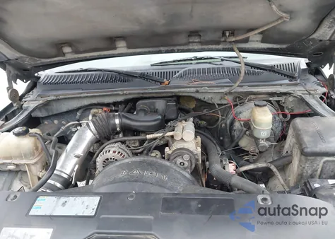 2002 Chevrolet Silverado 1500 z USA, uszkodzony, nr VIN 1GCEC14W72Z198852